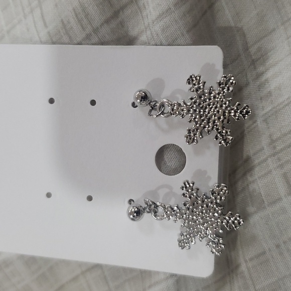 Snowflake ❄️ earrings - Picture 10 of 10